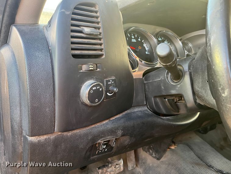 image for item DR7453 2011 Chevrolet Silverado 2500HD  pickup truck