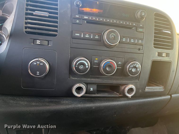 image for item DR7453 2011 Chevrolet Silverado 2500HD  pickup truck