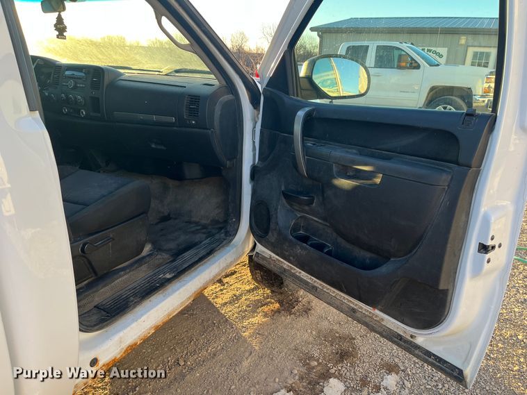 image for item DR7453 2011 Chevrolet Silverado 2500HD  pickup truck