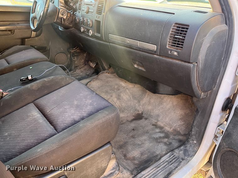 image for item DR7453 2011 Chevrolet Silverado 2500HD  pickup truck