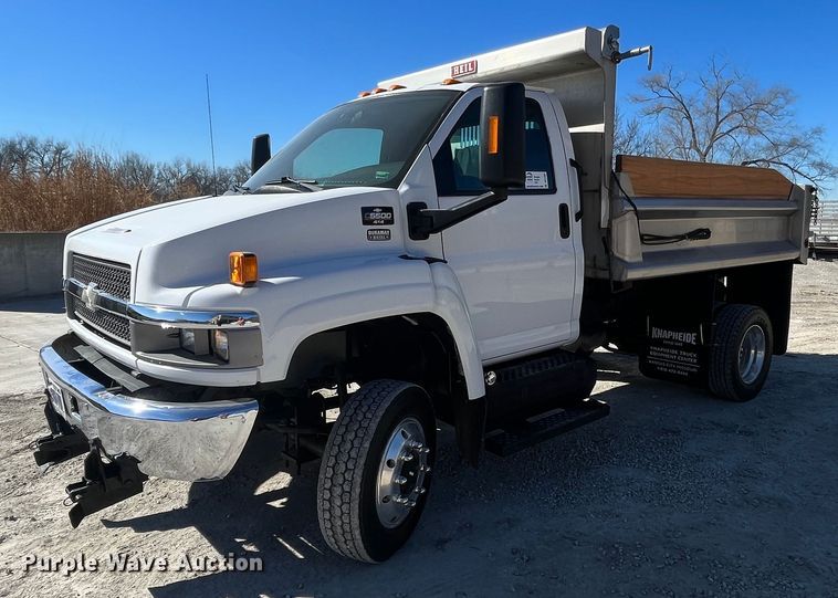image for item DR7455 2005 Chevrolet C5500  dump truck
