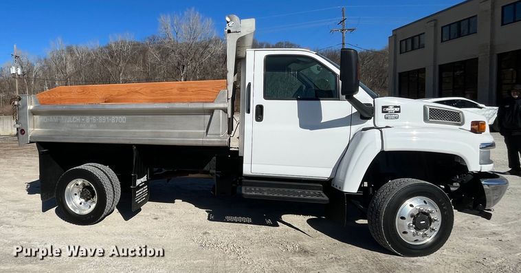 image for item DR7455 2005 Chevrolet C5500  dump truck