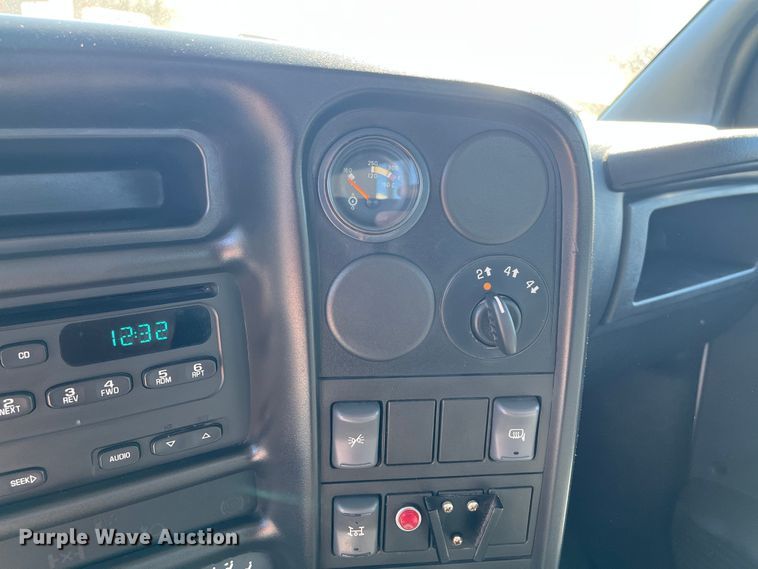 image for item DR7455 2005 Chevrolet C5500  dump truck