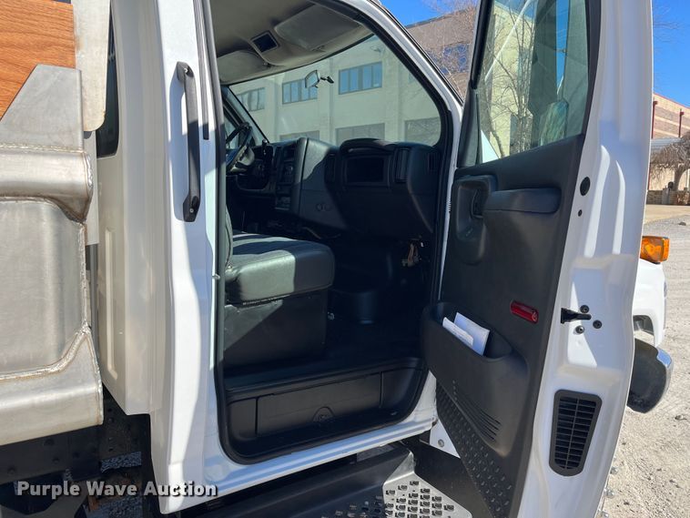 image for item DR7455 2005 Chevrolet C5500  dump truck