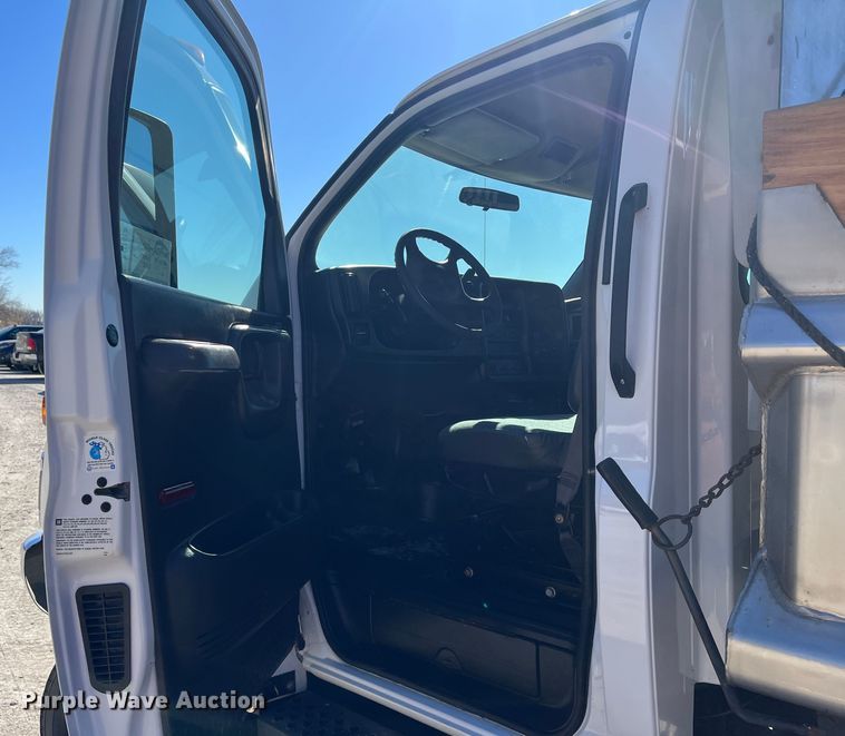 image for item DR7455 2005 Chevrolet C5500  dump truck