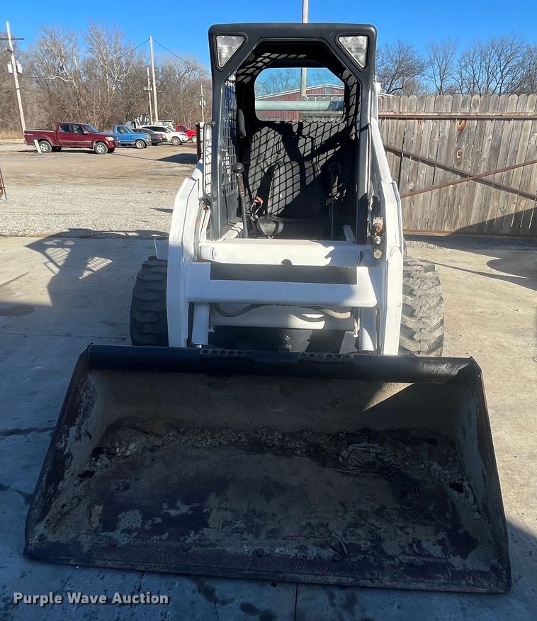 image for item DR7460 2004 Bobcat S175  skid steer loader