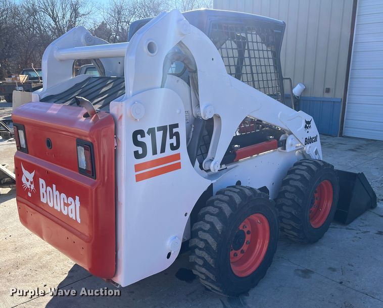 image for item DR7460 2004 Bobcat S175  skid steer loader