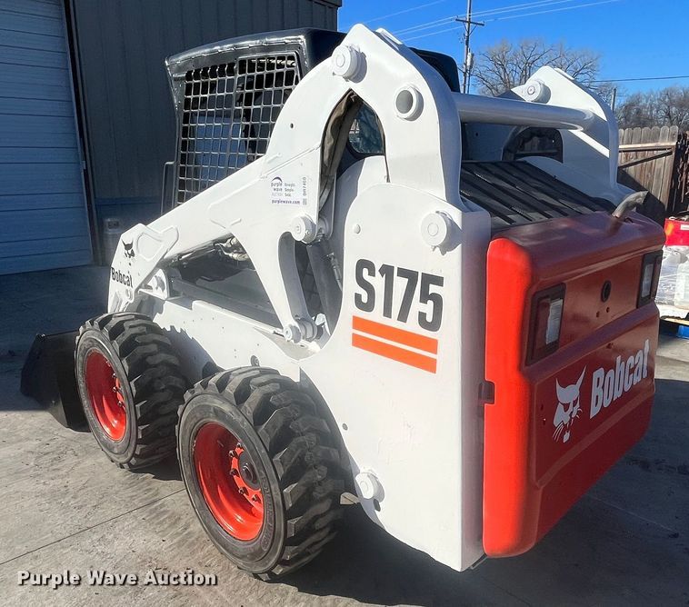 image for item DR7460 2004 Bobcat S175  skid steer loader