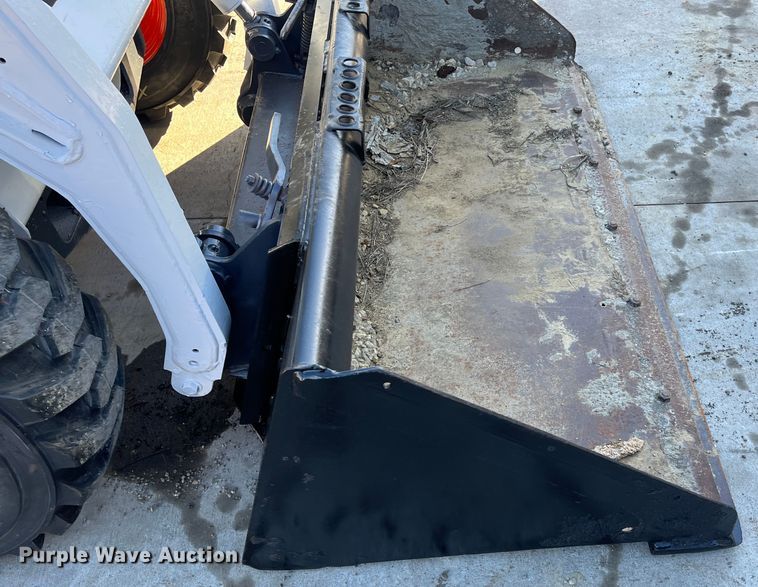 image for item DR7460 2004 Bobcat S175  skid steer loader