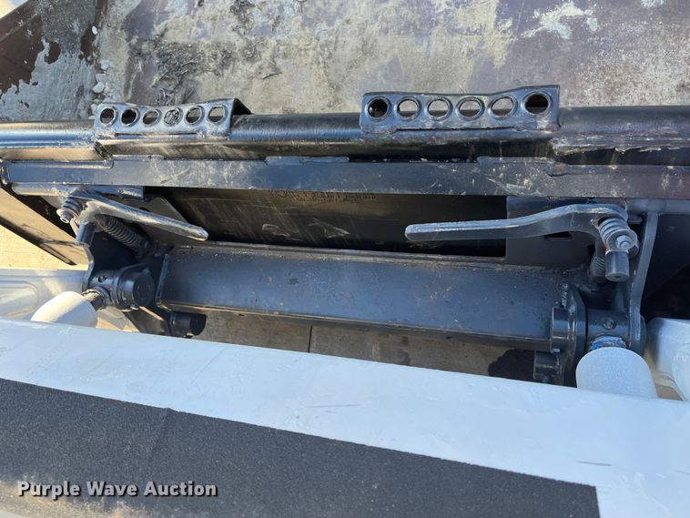 image for item DR7460 2004 Bobcat S175  skid steer loader