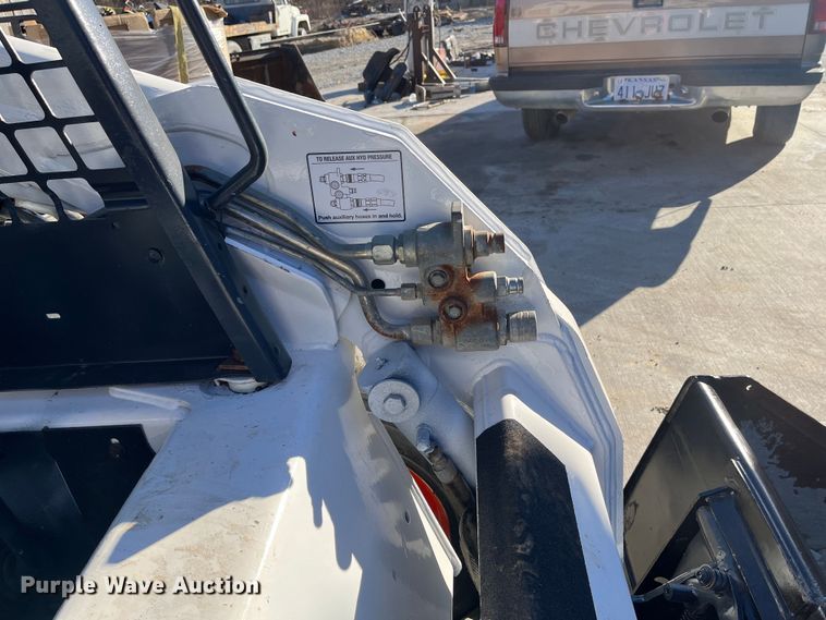 image for item DR7460 2004 Bobcat S175  skid steer loader