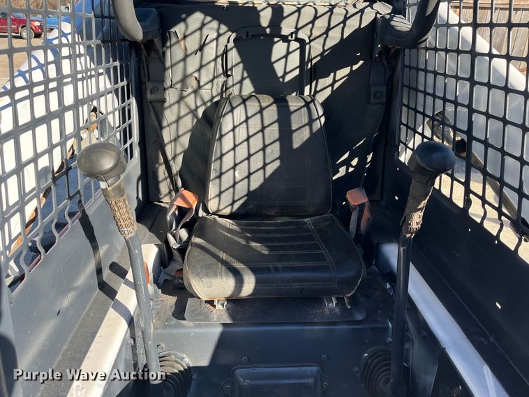 image for item DR7460 2004 Bobcat S175  skid steer loader