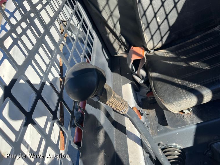 image for item DR7460 2004 Bobcat S175  skid steer loader