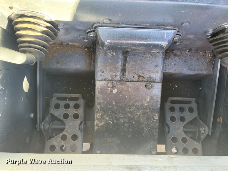 image for item DR7460 2004 Bobcat S175  skid steer loader