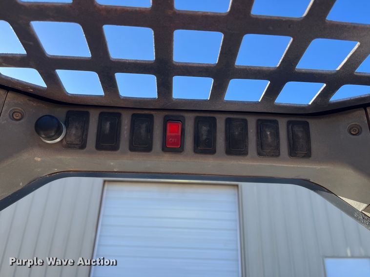 image for item DR7460 2004 Bobcat S175  skid steer loader