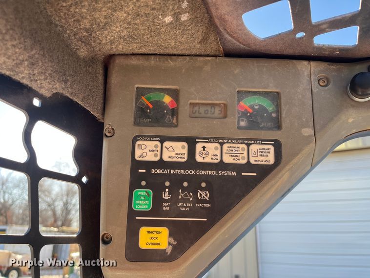 image for item DR7460 2004 Bobcat S175  skid steer loader