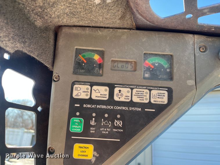 image for item DR7460 2004 Bobcat S175  skid steer loader