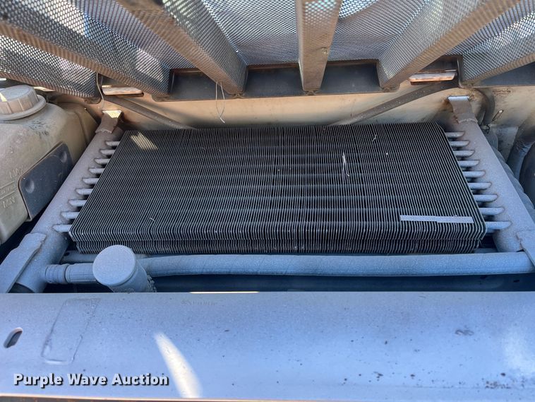 image for item DR7460 2004 Bobcat S175  skid steer loader