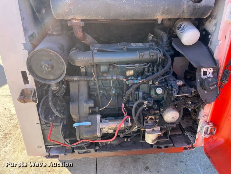 image for item DR7460 2004 Bobcat S175  skid steer loader