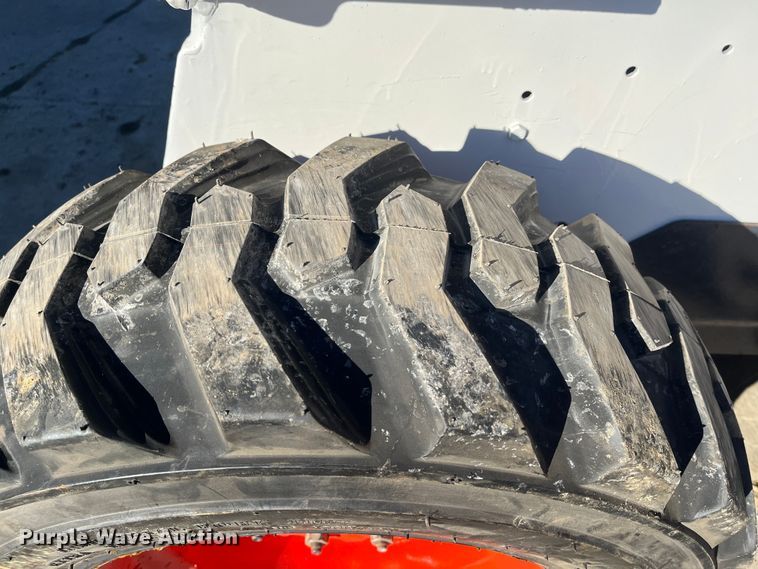 image for item DR7460 2004 Bobcat S175  skid steer loader