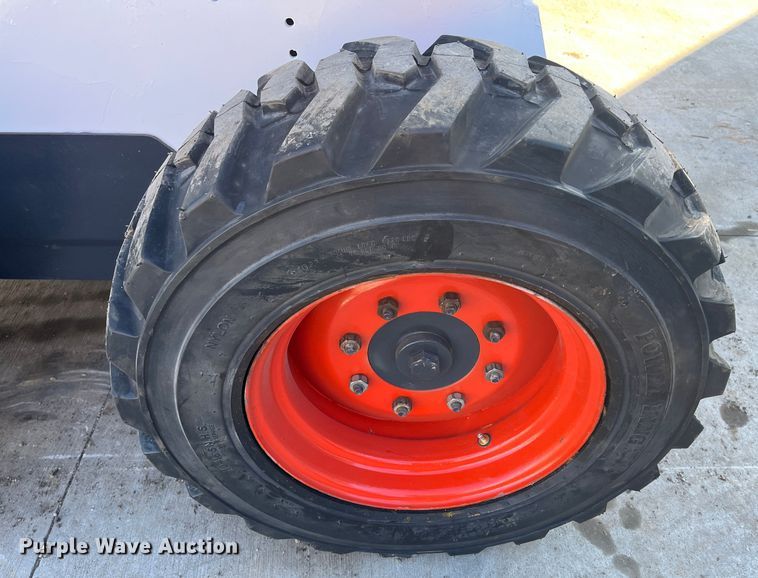 image for item DR7460 2004 Bobcat S175  skid steer loader