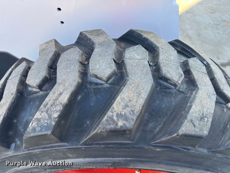 image for item DR7460 2004 Bobcat S175  skid steer loader