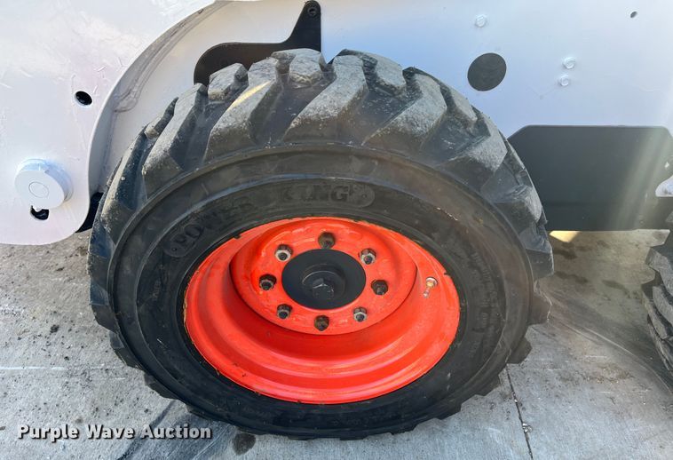 image for item DR7460 2004 Bobcat S175  skid steer loader