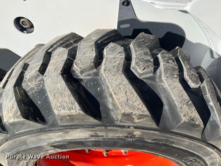 image for item DR7460 2004 Bobcat S175  skid steer loader