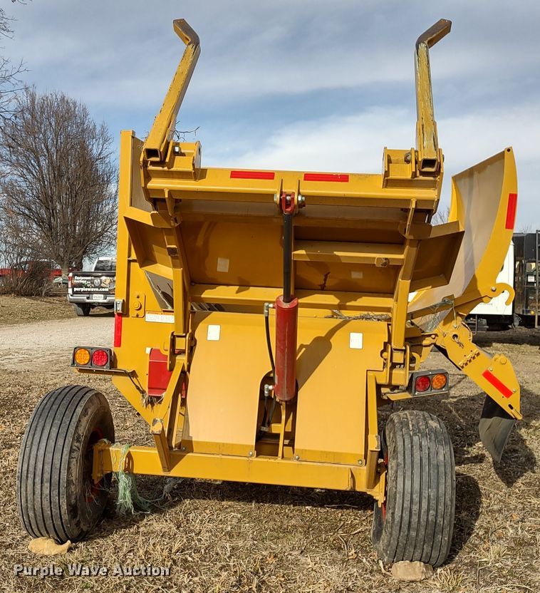 image for item DR8156 HayBuster 2660  bale processor