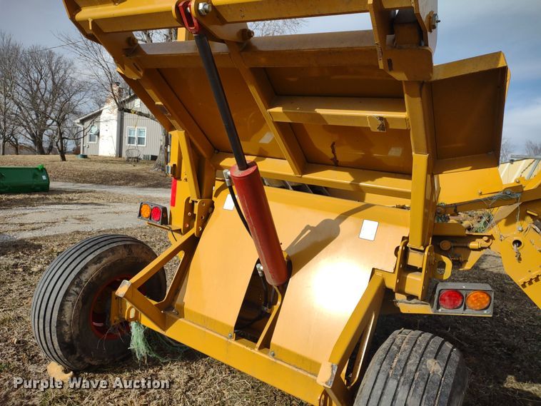 image for item DR8156 HayBuster 2660  bale processor