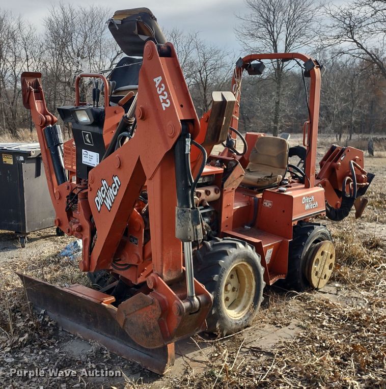 image for item DR8157 2001 Ditch Witch 3700  trencher