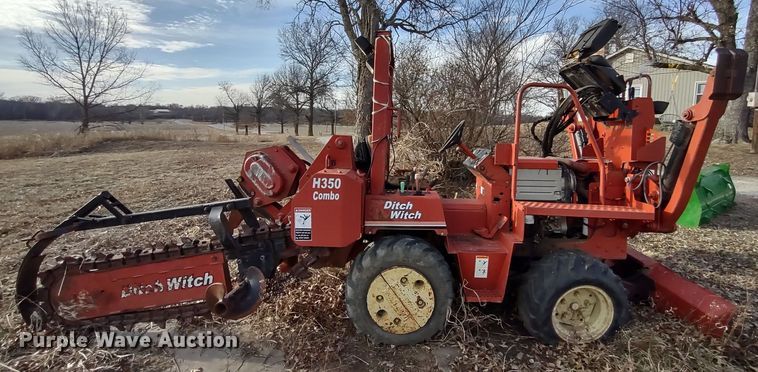 image for item DR8157 2001 Ditch Witch 3700  trencher