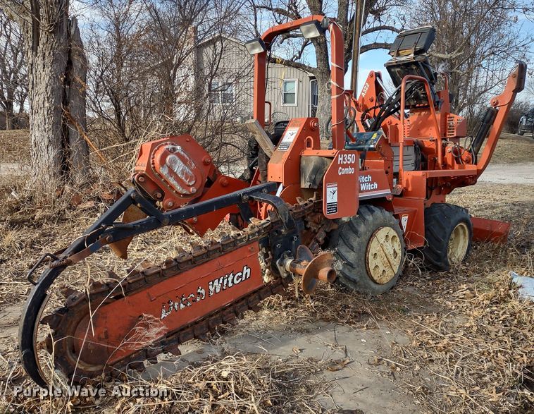 image for item DR8157 2001 Ditch Witch 3700  trencher