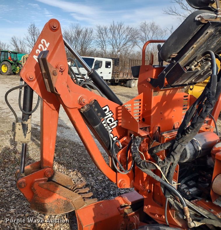 image for item DR8157 2001 Ditch Witch 3700  trencher