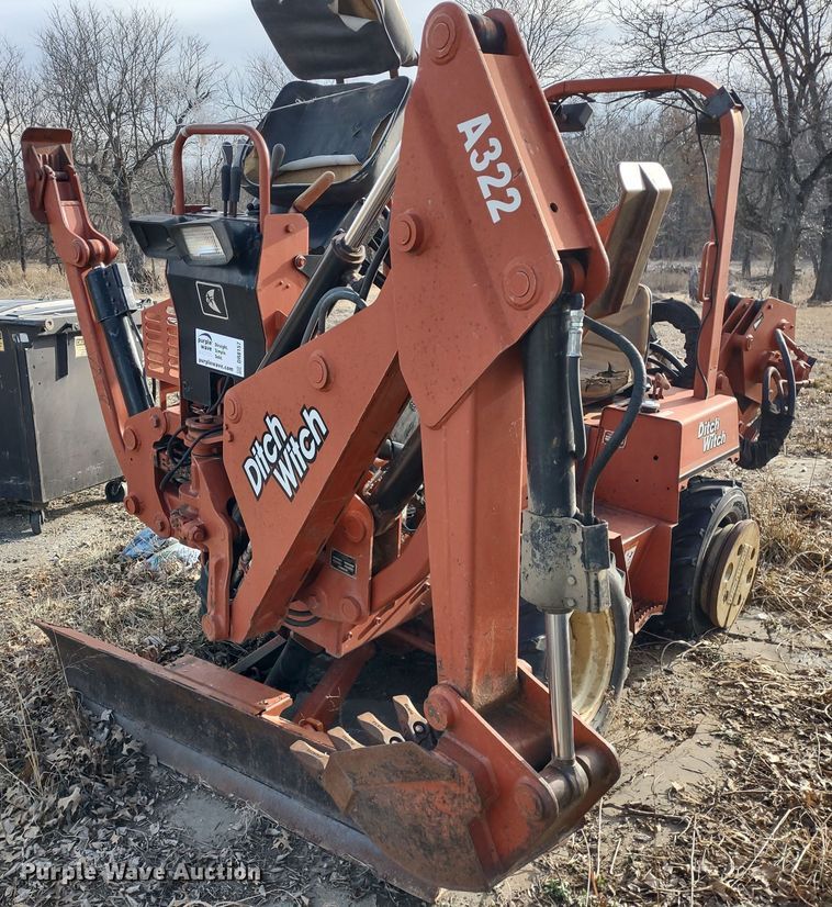 image for item DR8157 2001 Ditch Witch 3700  trencher