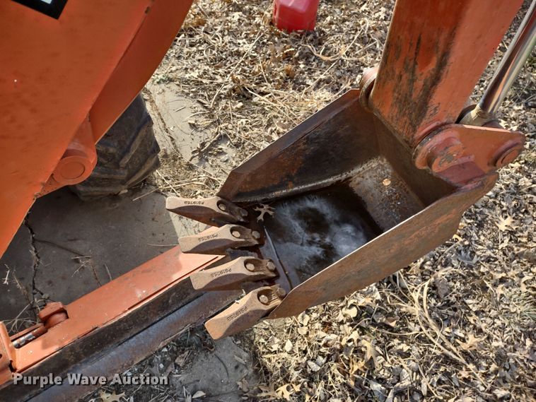 image for item DR8157 2001 Ditch Witch 3700  trencher
