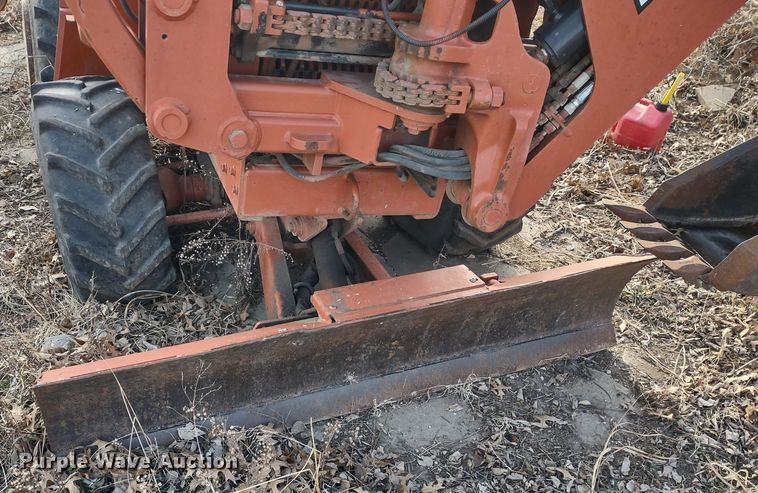 image for item DR8157 2001 Ditch Witch 3700  trencher