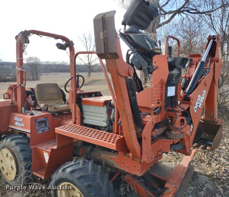 image for item DR8157 2001 Ditch Witch 3700  trencher