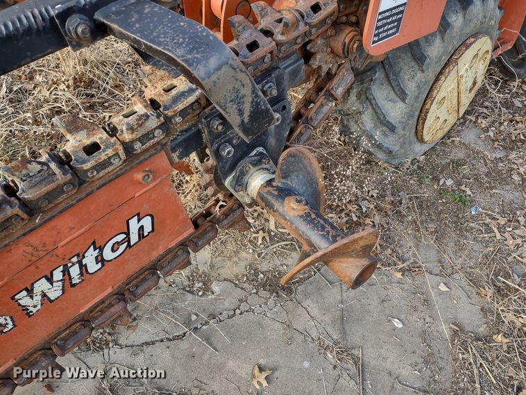image for item DR8157 2001 Ditch Witch 3700  trencher