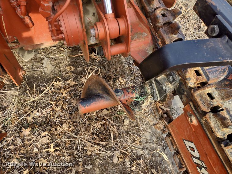 image for item DR8157 2001 Ditch Witch 3700  trencher