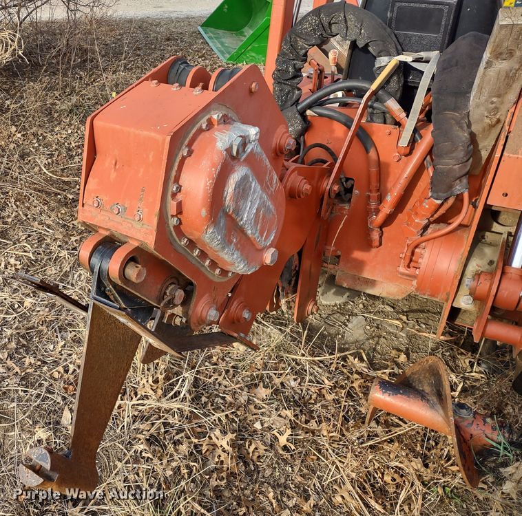 image for item DR8157 2001 Ditch Witch 3700  trencher