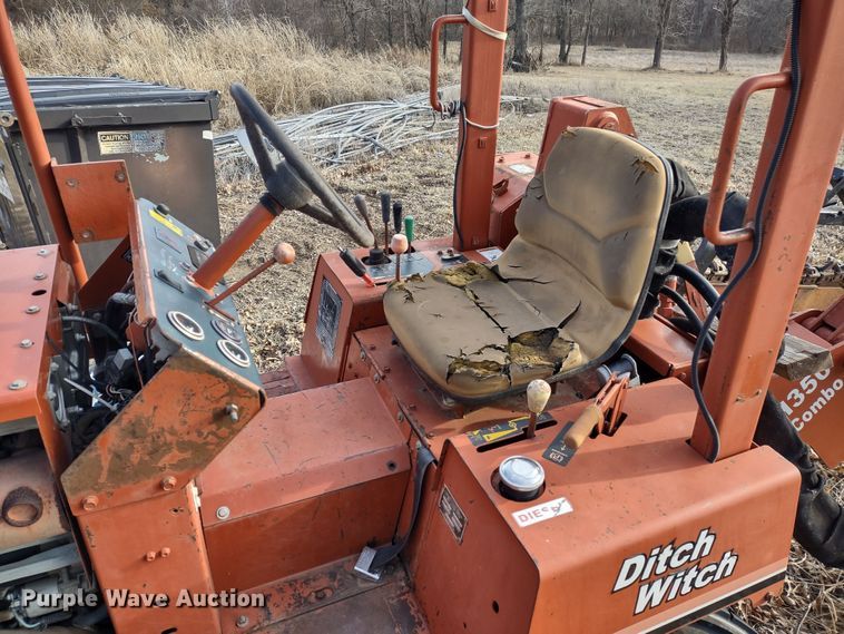 image for item DR8157 2001 Ditch Witch 3700  trencher