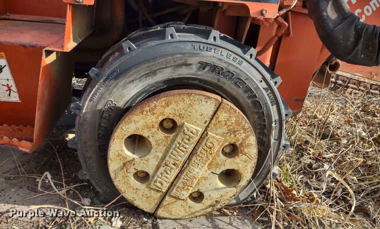 image for item DR8157 2001 Ditch Witch 3700  trencher