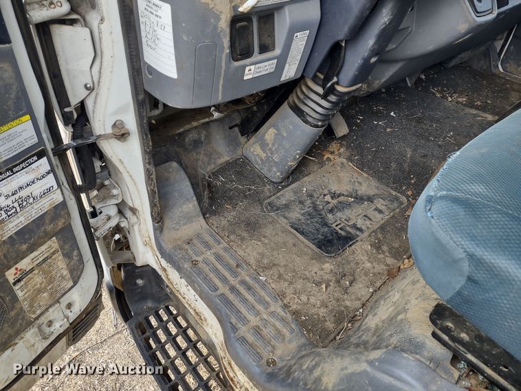 image for item DR8158 2014 Mitsubishi Fuso FE160  Crew Cab flatbed truck