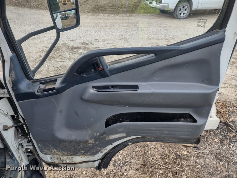 image for item DR8158 2014 Mitsubishi Fuso FE160  Crew Cab flatbed truck