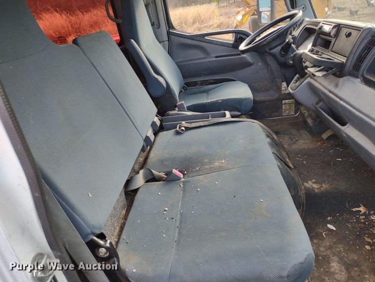 image for item DR8158 2014 Mitsubishi Fuso FE160  Crew Cab flatbed truck