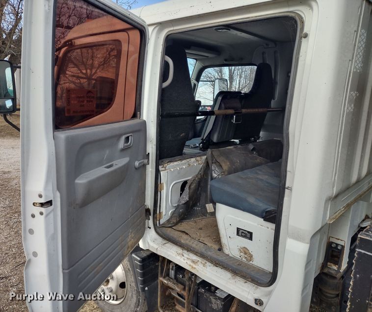 image for item DR8158 2014 Mitsubishi Fuso FE160  Crew Cab flatbed truck