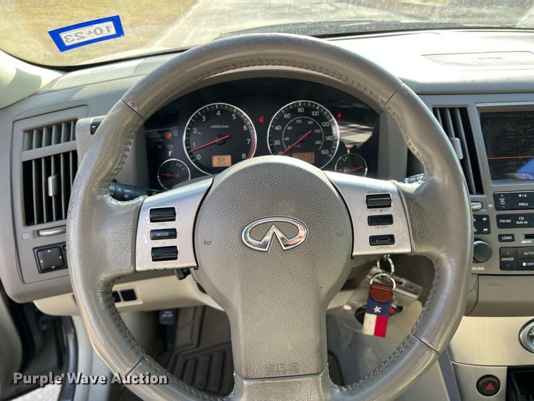 image for item DS2698 2004 Infinity FX35  SUV