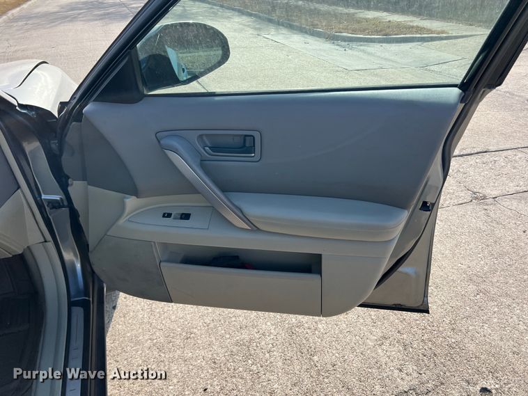 image for item DS2698 2004 Infinity FX35  SUV