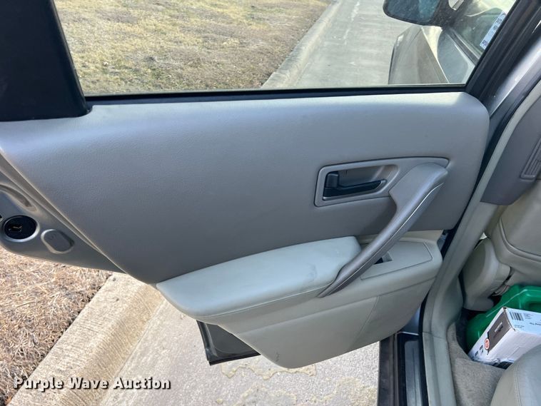 image for item DS2698 2004 Infinity FX35  SUV